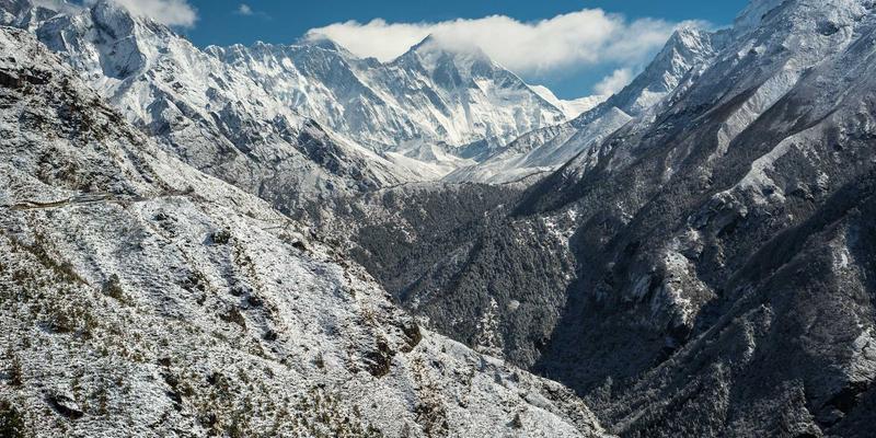 边缘智能崛起：AI芯片如何赋能物联网设备，实现实时决策与隐私保护